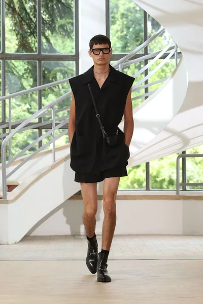 Look 19
